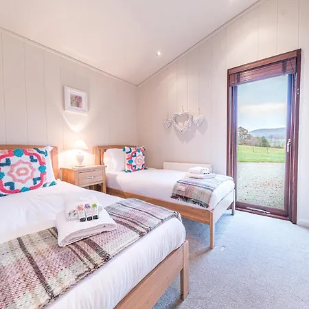 Family Friendly, Lovely Lakeland With Private Parking And A Patio Chalet Hawkshead