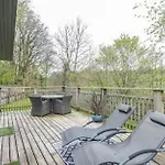 Family Friendly, Lovely Lakeland With Private Parking And A Patio Chalé Hawkshead