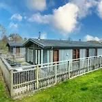 Family Friendly, Lovely Lakeland With Private Parking And A Patio Chalé Hawkshead