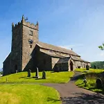 Family Friendly, Lovely Lakeland With Private Parking And A Patio *