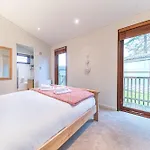 Family Friendly, Lovely Lakeland With Private Parking And A Patio Hawkshead