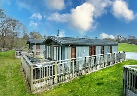 Family Friendly, Lovely Lakeland With Private Parking And A Patio シャレー ホークスヘッド