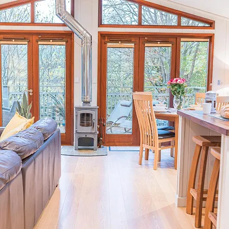 Family Friendly, Lovely Lakeland With Private Parking And A Patio Chalet Hawkshead
