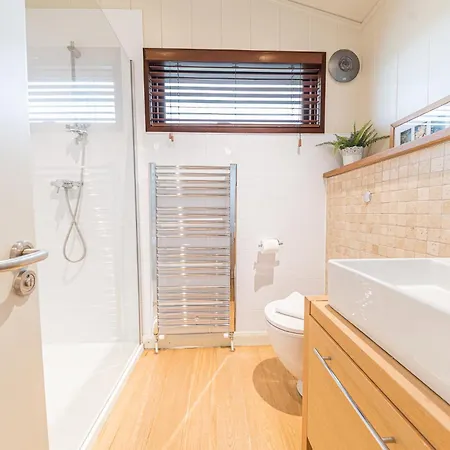 シャレー Family Friendly, Lovely Lakeland With Private Parking And A Patio ホークスヘッド