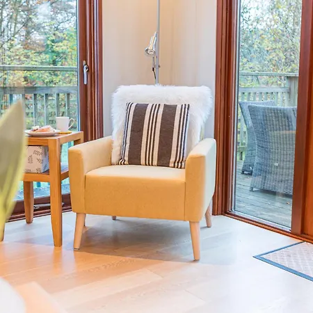 シャレー Family Friendly, Lovely Lakeland With Private Parking And A Patio ホークスヘッド