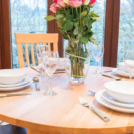 Family Friendly, Lovely Lakeland With Private Parking And A Patio Шале Хоуксхед