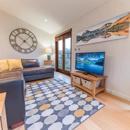 シャレー Family Friendly, Lovely Lakeland With Private Parking And A Patio ホークスヘッド