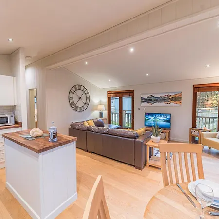 Family Friendly, Lovely Lakeland With Private Parking And A Patio Hawkshead