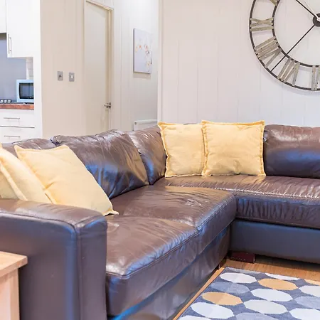 샬레 Family Friendly, Lovely Lakeland With Private Parking And A Patio *